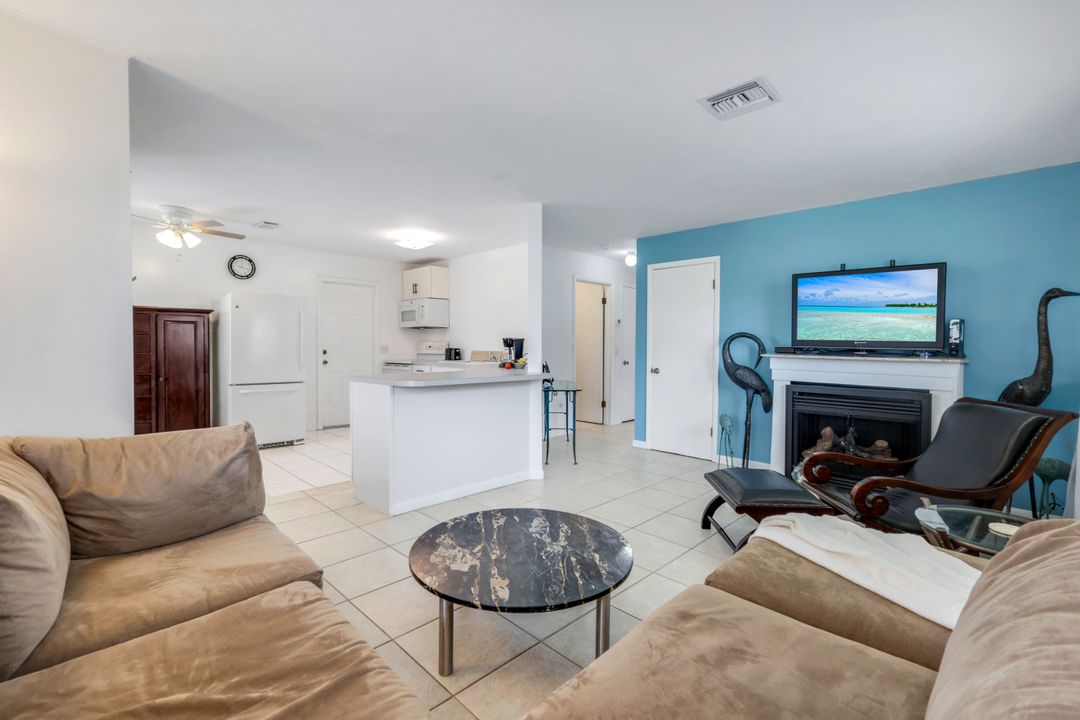 512 105th Ave N #1-2, Naples, FL 34108