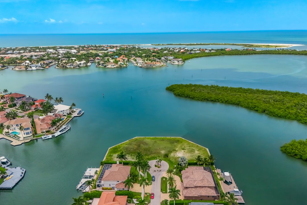 620 Rockport Ct, Marco Island, FL 34145
