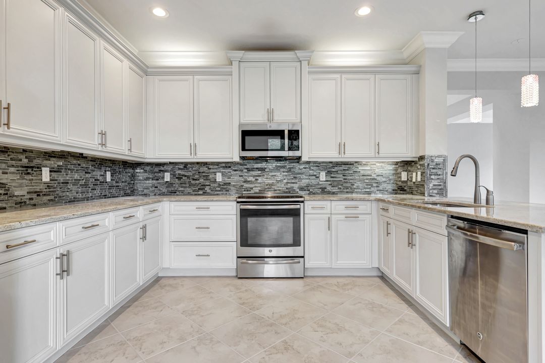 3430 Tigris Ln, Naples, FL 34119