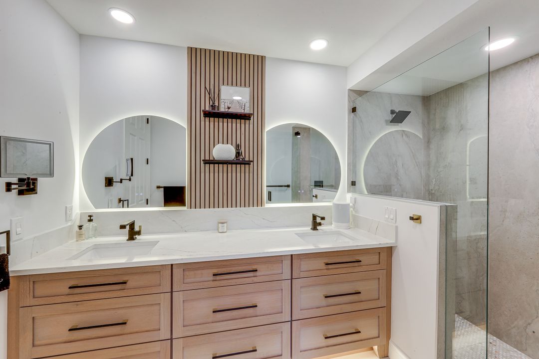 4700 Yacht Harbor Dr #611, Naples, FL 34112