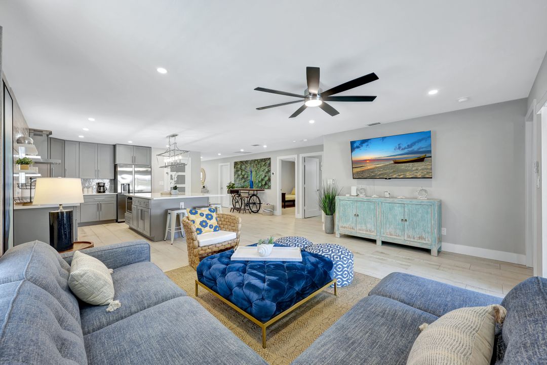 761 99th Ave N, Naples, FL 34108