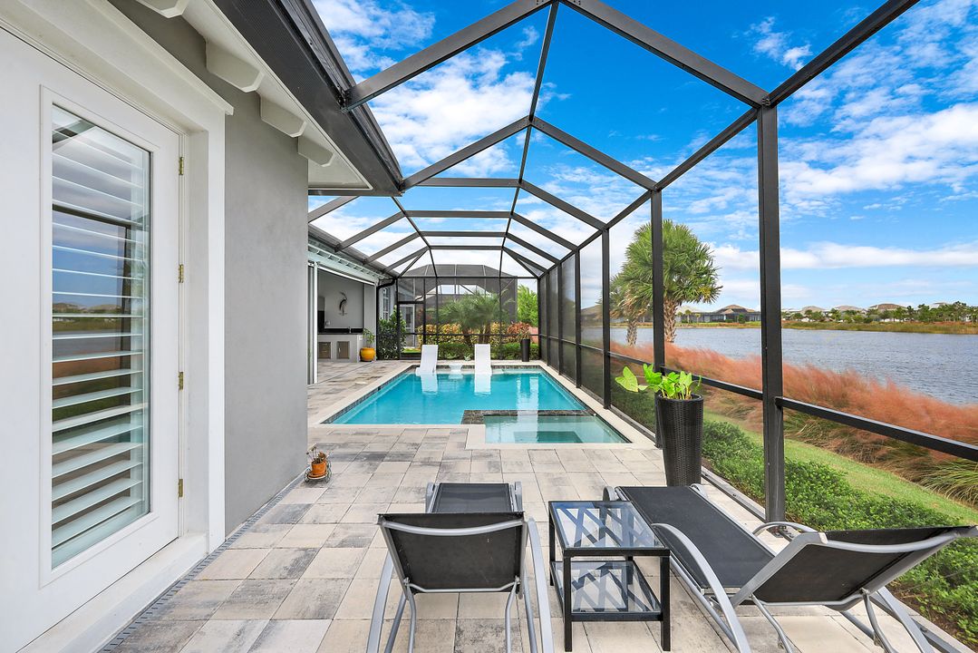 6177 Megans Bay Dr, Naples, FL 34112