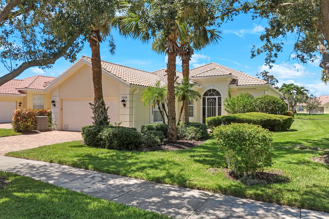 5848 Ferrara Dr, Sarasota, FL 34238