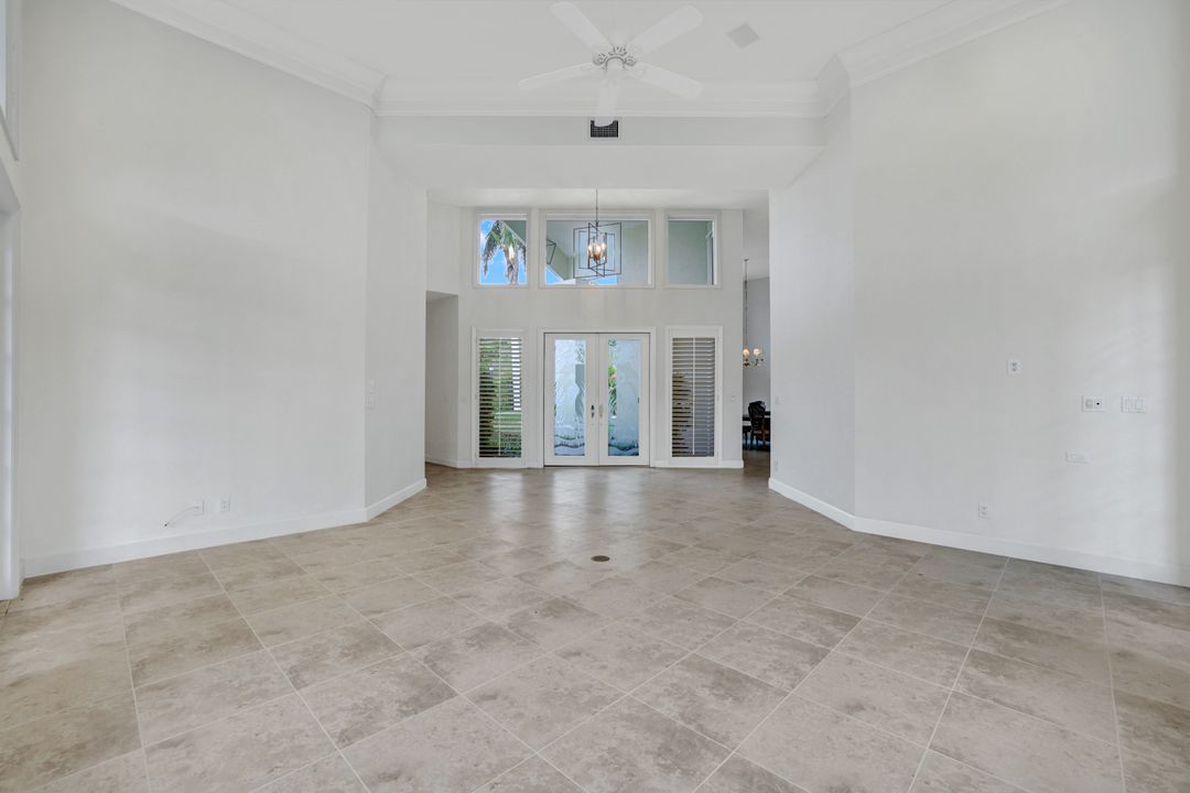 695 Ardmore Ln, Naples, FL 34108