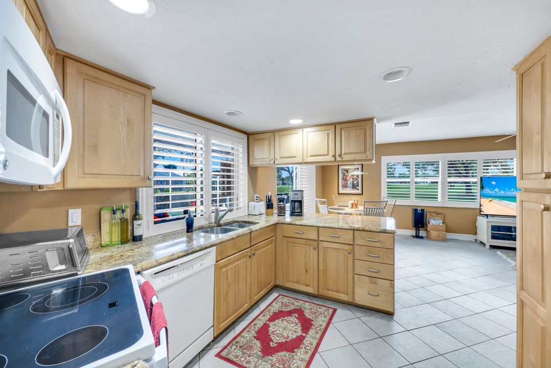 211 Pine Valley Cir, Naples, FL 34113