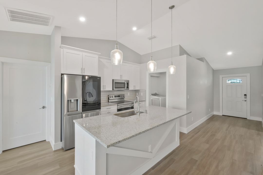 2806 22nd St SW, Lehigh Acres, FL 33976