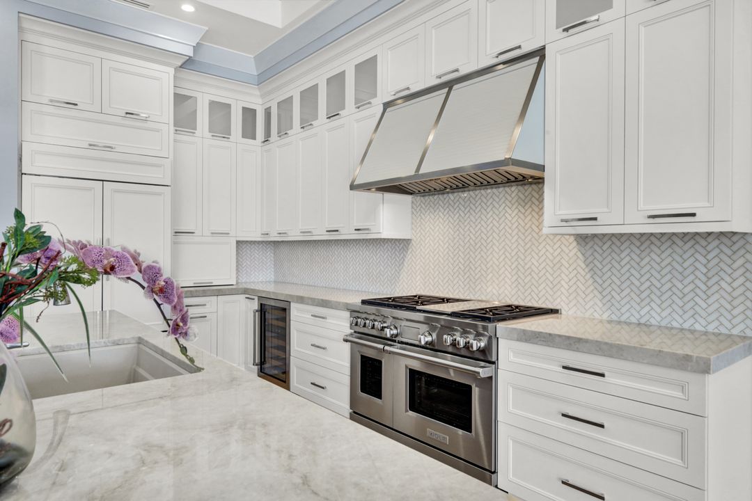 6892 Leeward Wy, Naples, FL 34109