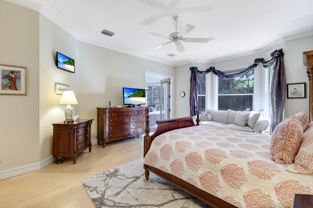 602 Springline Dr, Naples, FL 34102