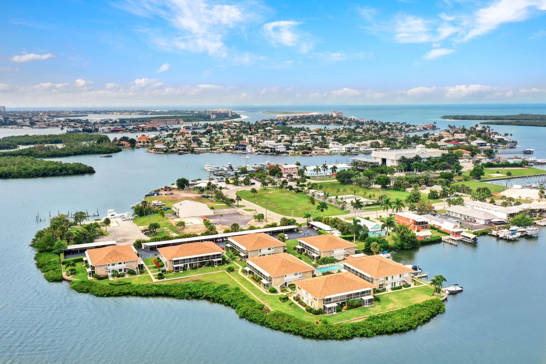 330 Kon Tiki Dr #D-1, Naples, FL 34113