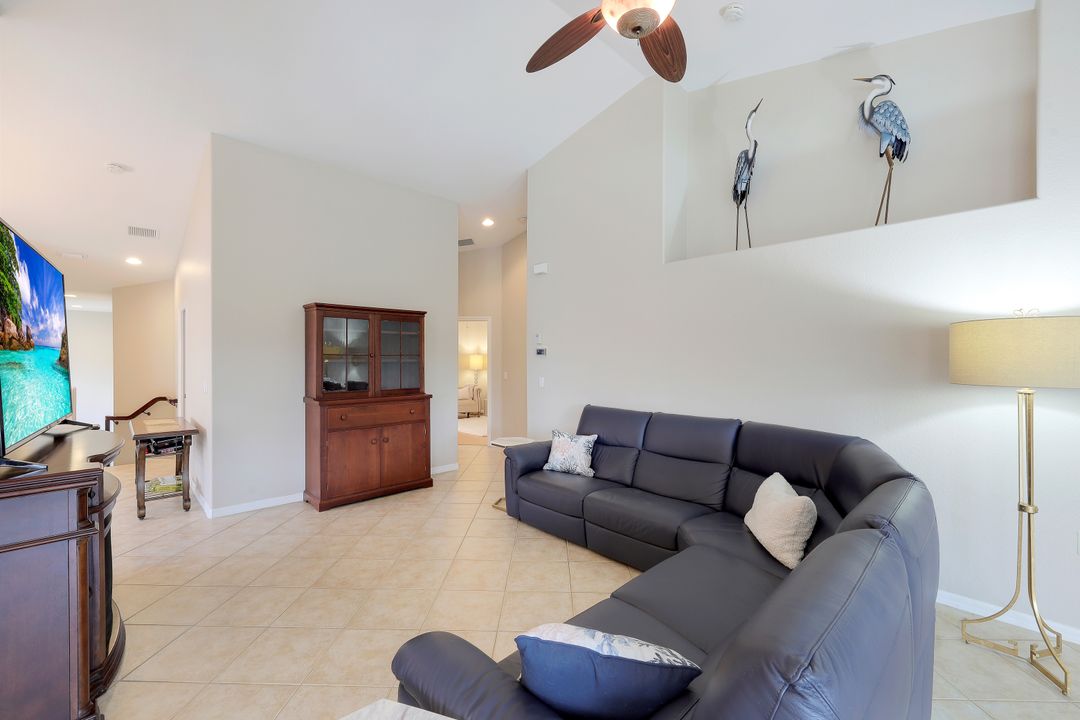 6320 Lexington Ct #202, Naples, FL 34110