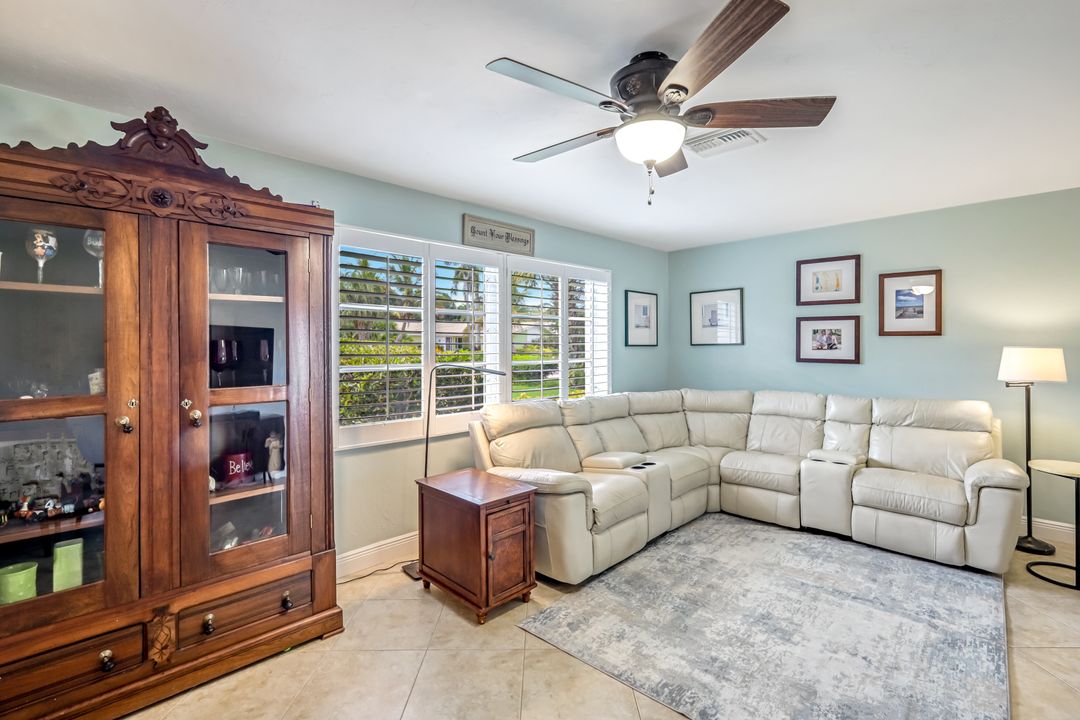 539 Cypress Way E, Naples, FL 34110