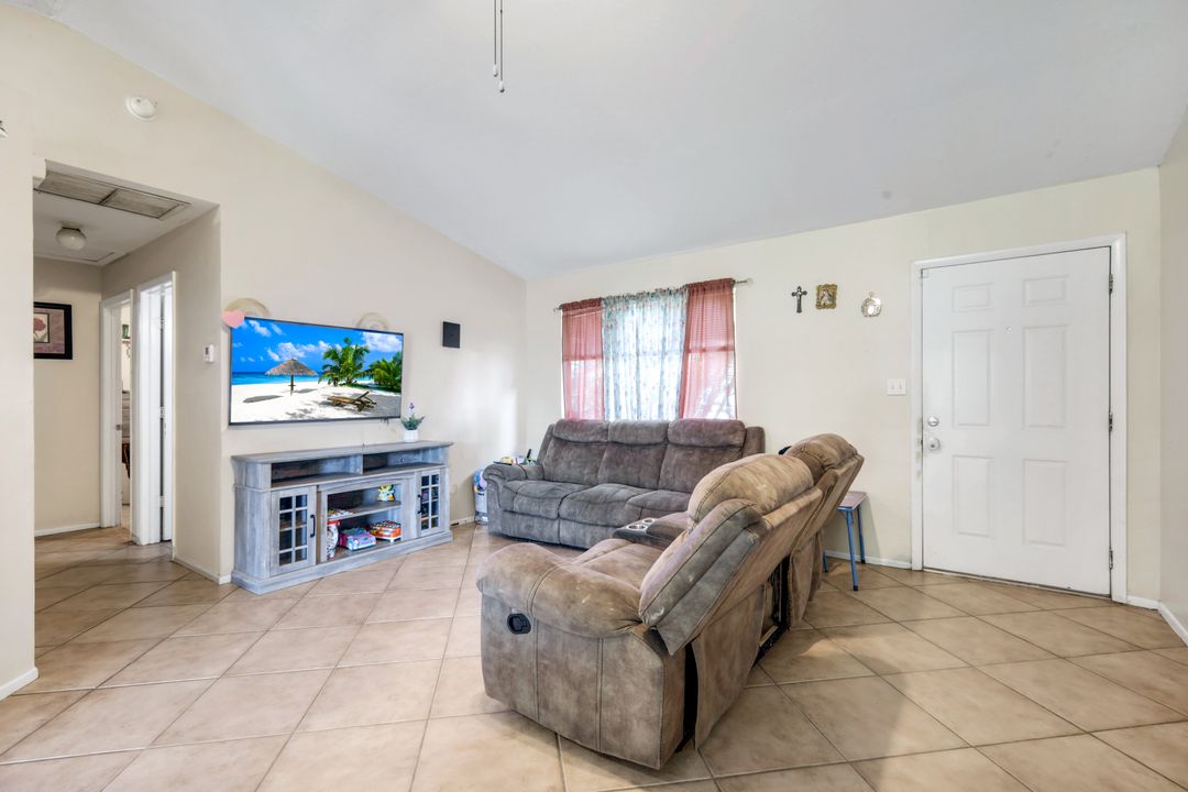 8362 Bamboo Rd, Fort Myers, FL 33967