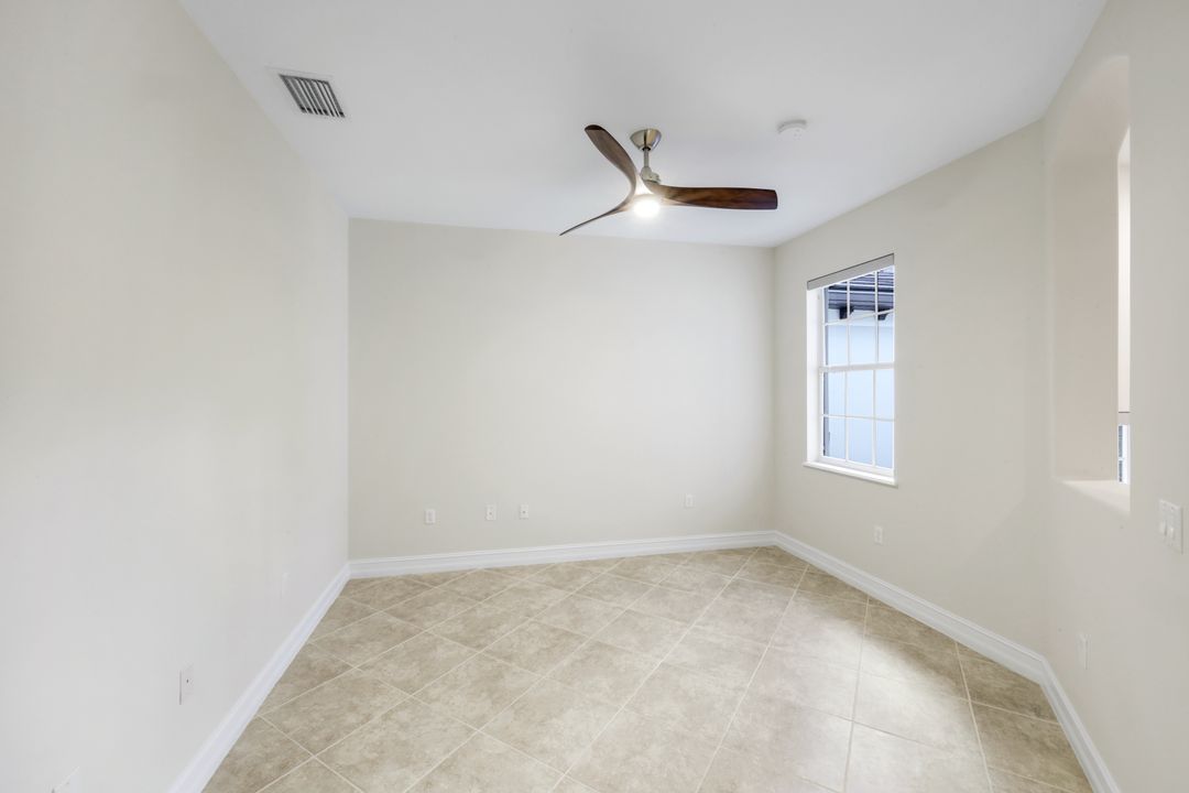 2040 Tarpon Bay Dr N #201, Naples, FL 34119