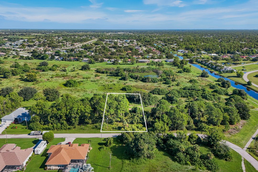 647 Parkdale Blvd, Lehigh Acres, FL 33974