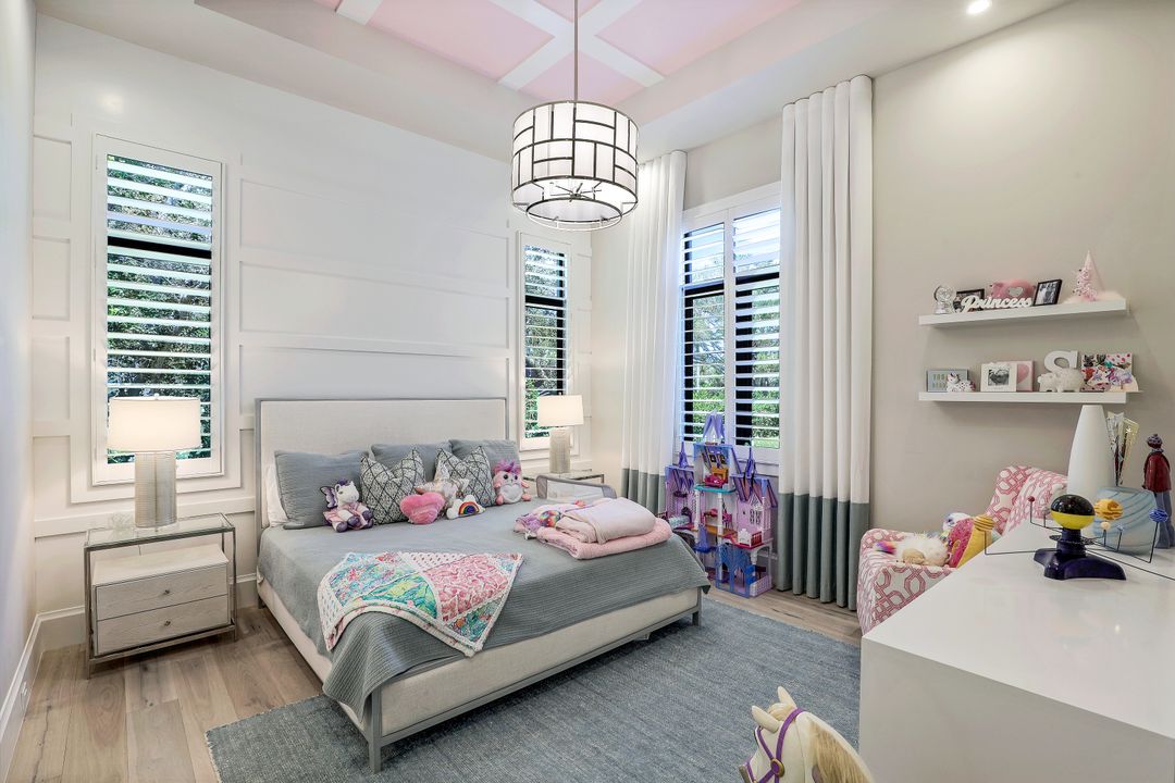 125 Caribbean Rd, Naples, FL 34108