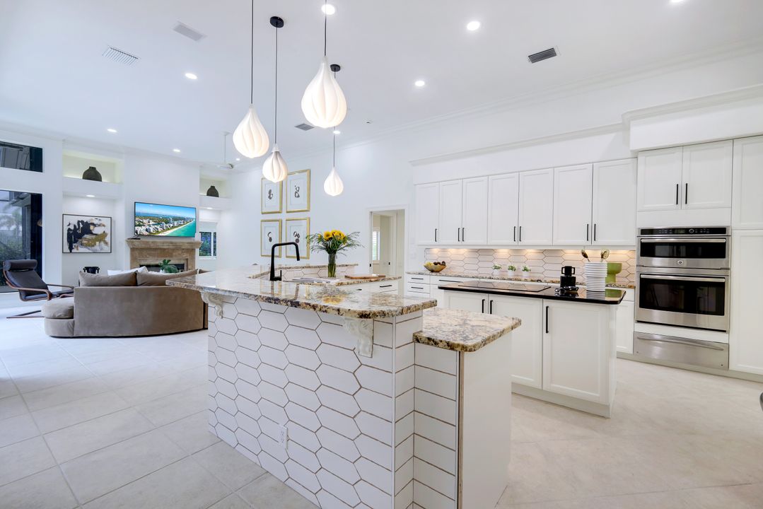 11819 Warbler Ct, Naples, FL 34119