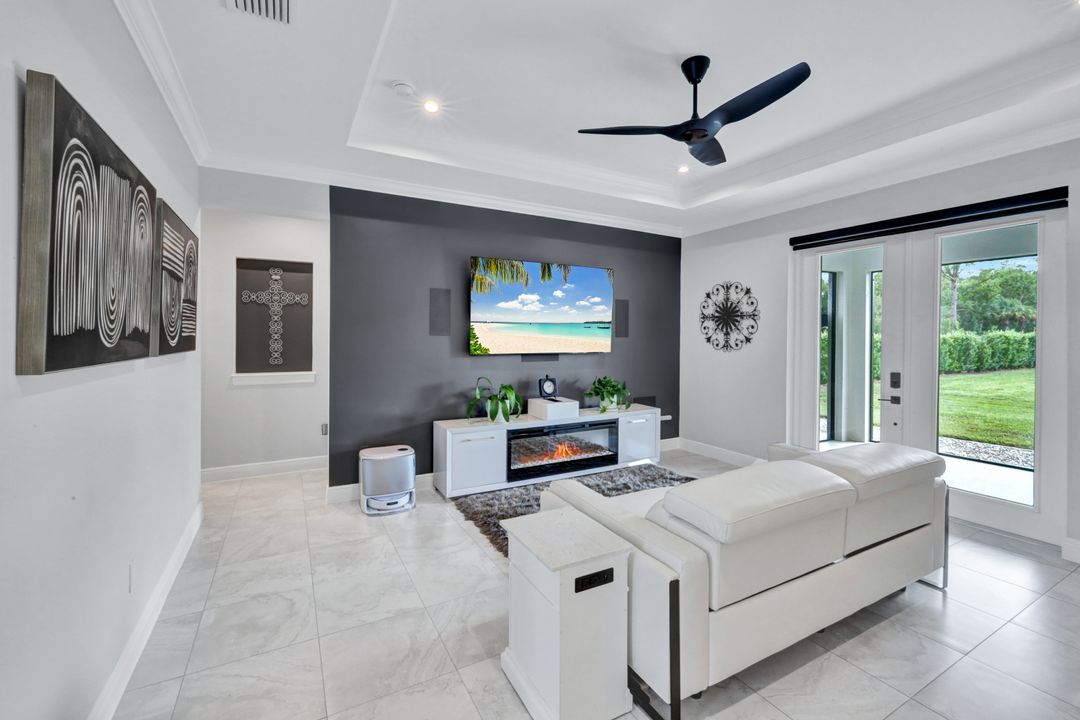 2552 52nd Ave NE, Naples, FL 34120