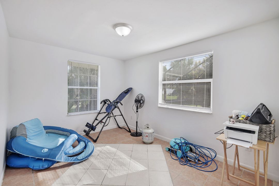 1319 SW 9th Ct, Cape Coral, FL 33991