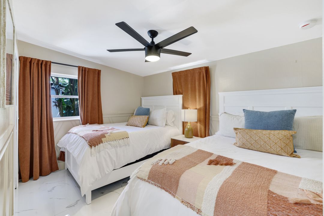 1300 Pine St, Naples, FL 34104