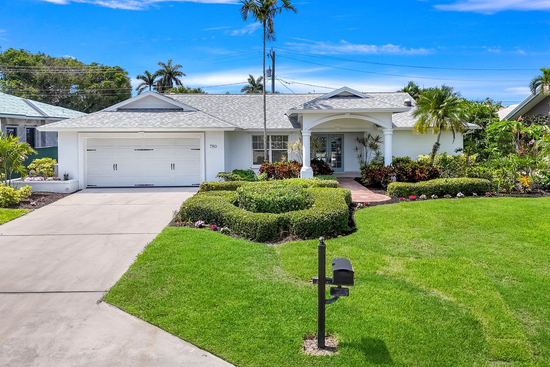 750 Southern Pines Dr, Naples, FL 34103