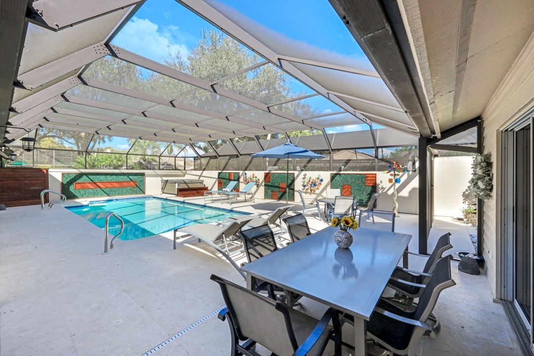 370 Edgemere Way N, Naples, FL 34105