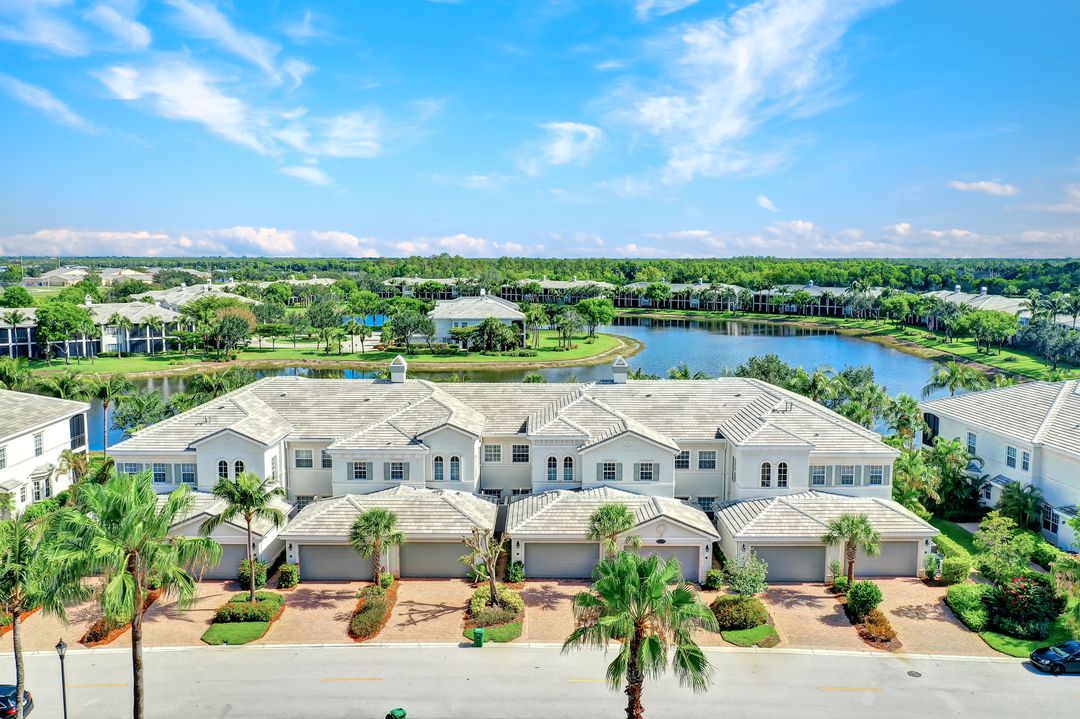 9235 Tesoro Ln #4-202, Naples, FL 34114