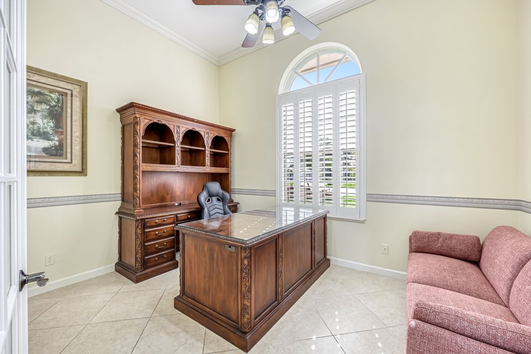 2035 Castle Garden Ln, Naples, FL 34110