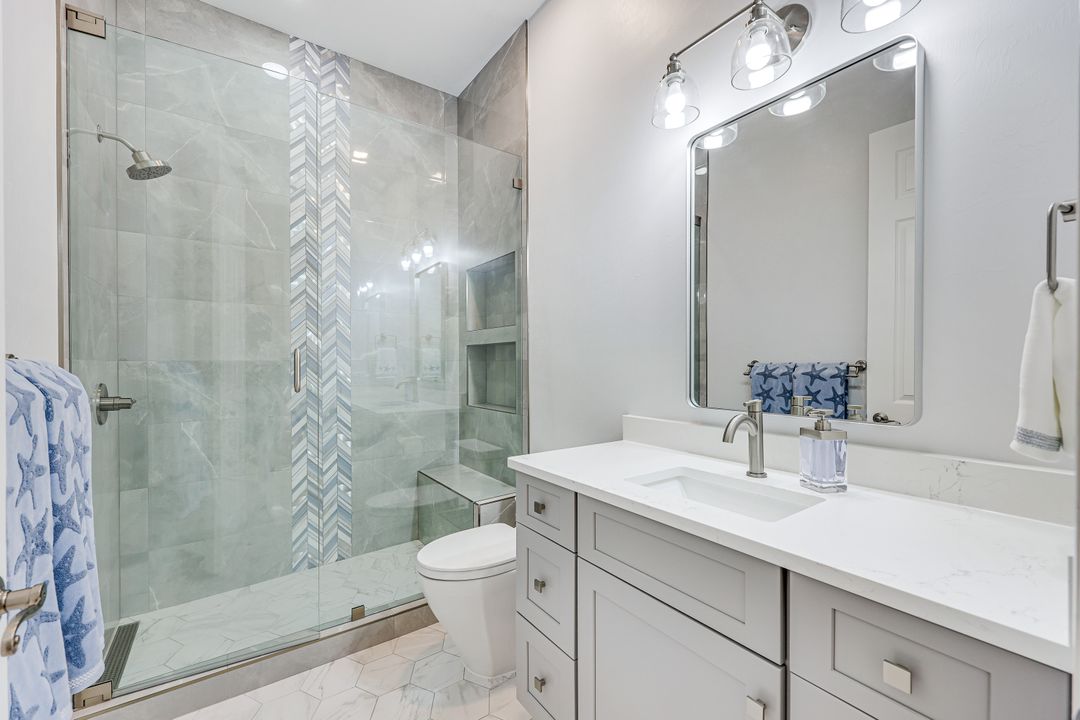 831 Sailaway Ln #202, Naples, FL 34108