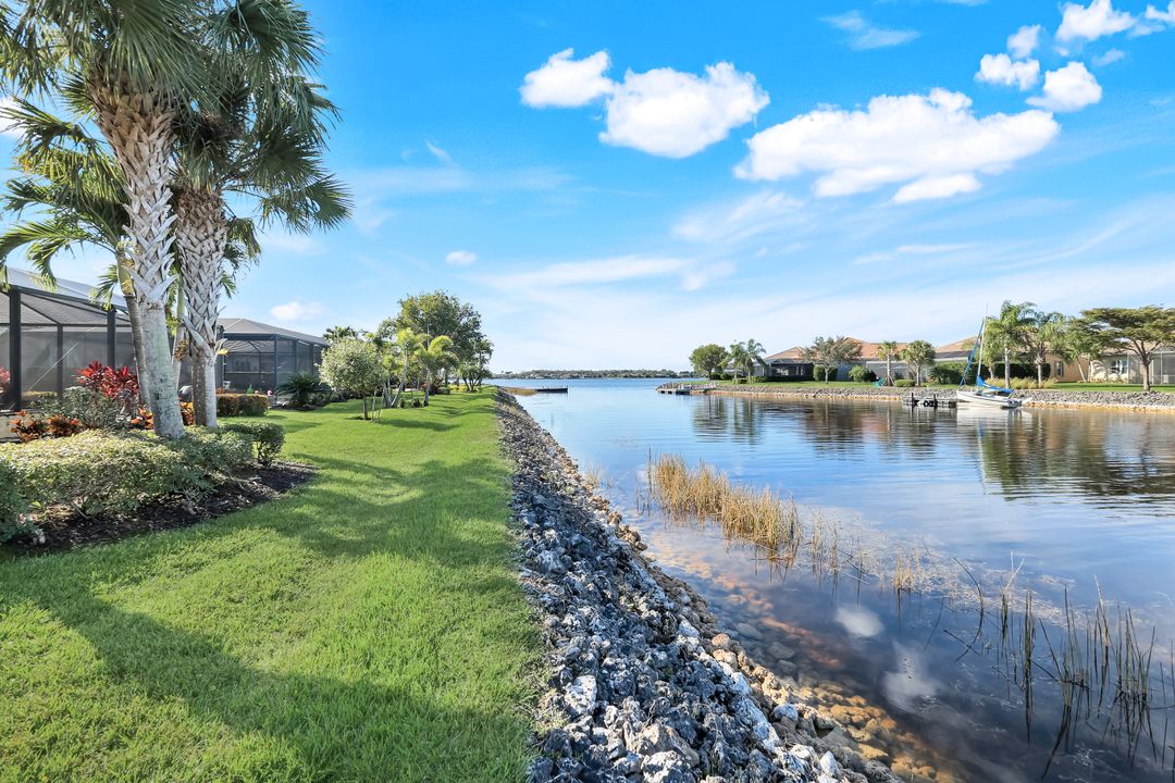 9103 Graphite Cir, Naples, FL 34120