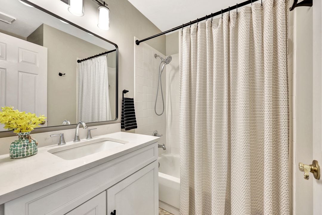 10898 Longshore Way W, Naples, FL 34119