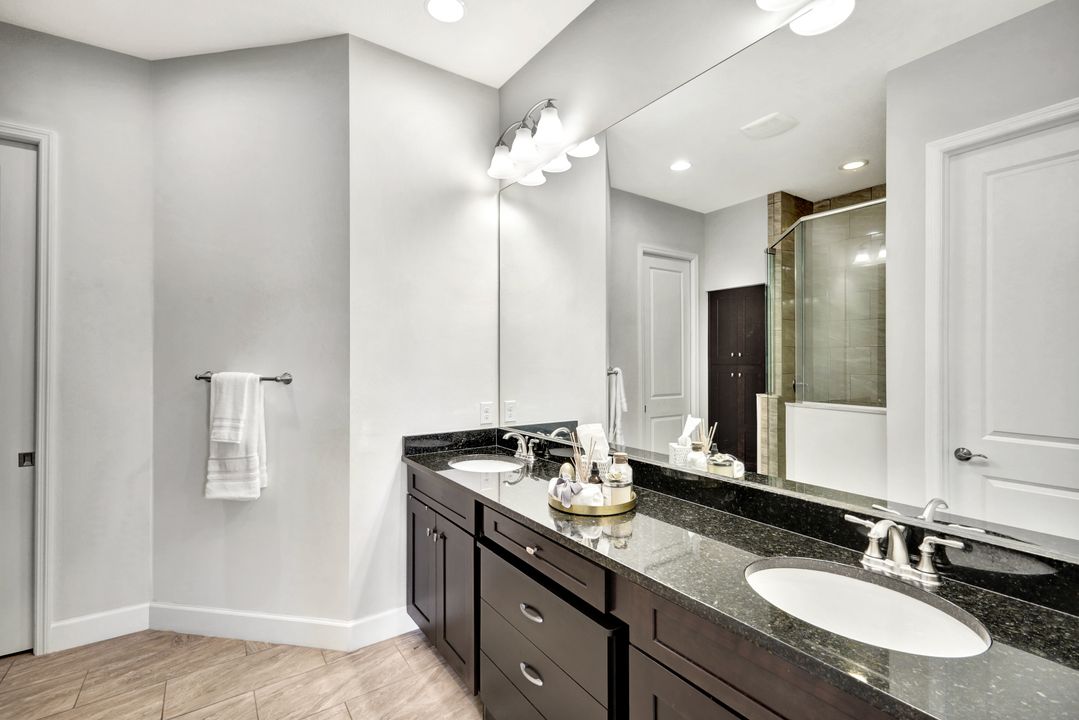 9492 Isla Bella Cir, Bonita Springs, FL 34135