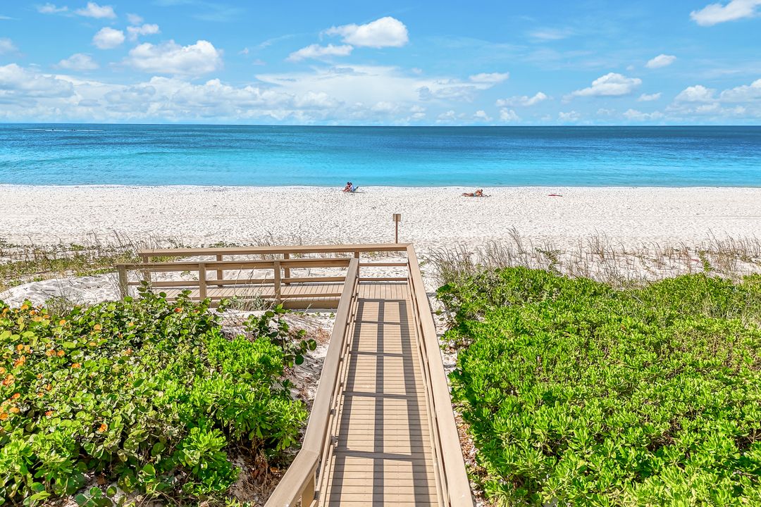 9577 Gulf Shore Dr #704, Naples, FL 34108