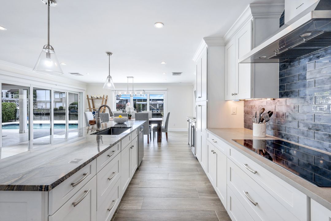 417 Lagoon Ave, Naples, FL 34108