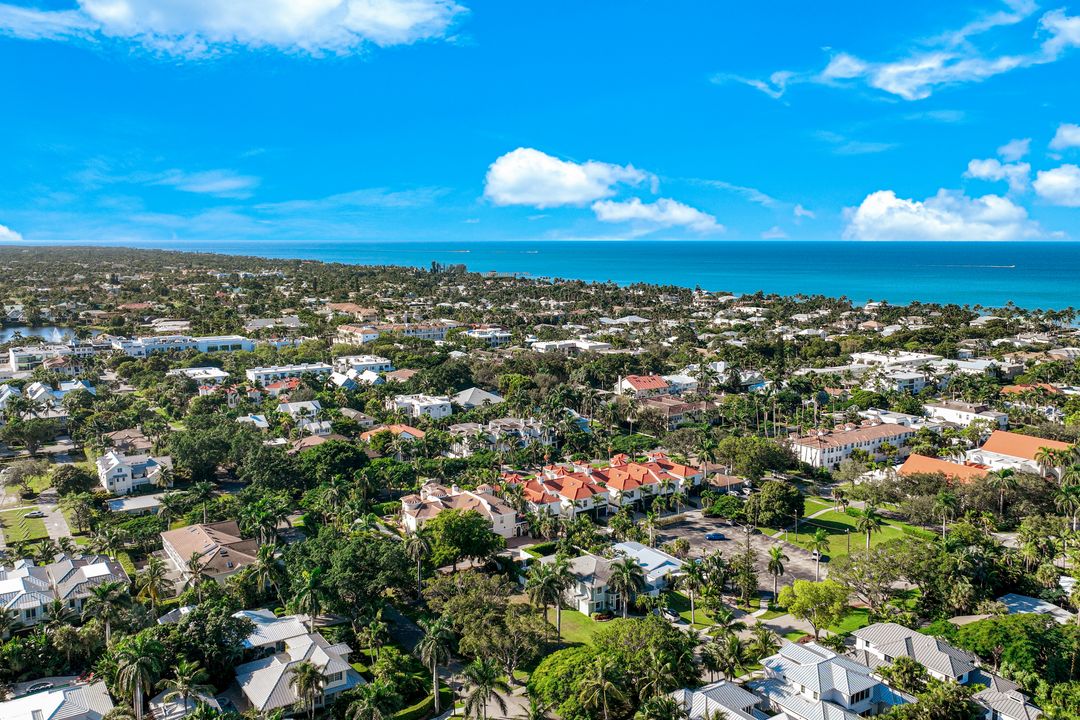 490 1st Ave S, Naples, FL 34102