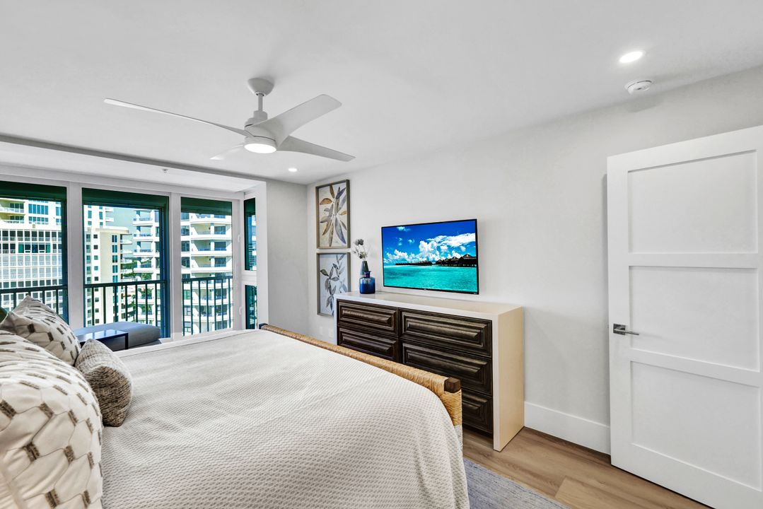 4401 Gulf Shore Blvd N #1406, Naples, FL 34103