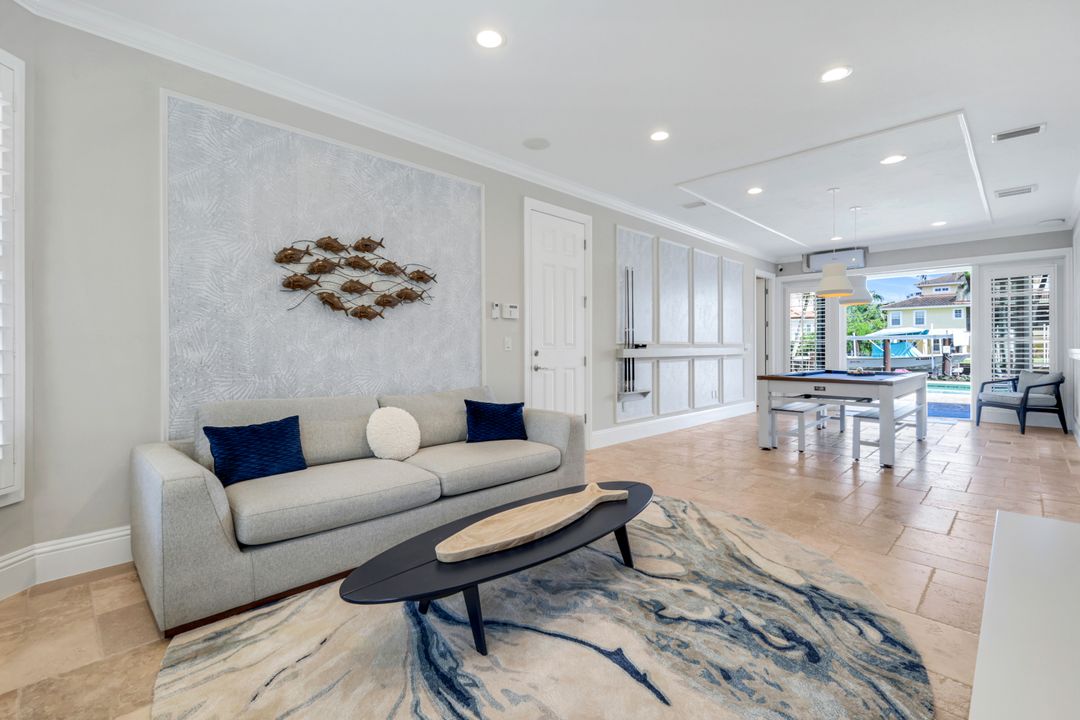 273 Egret Ave, Naples, FL 34108