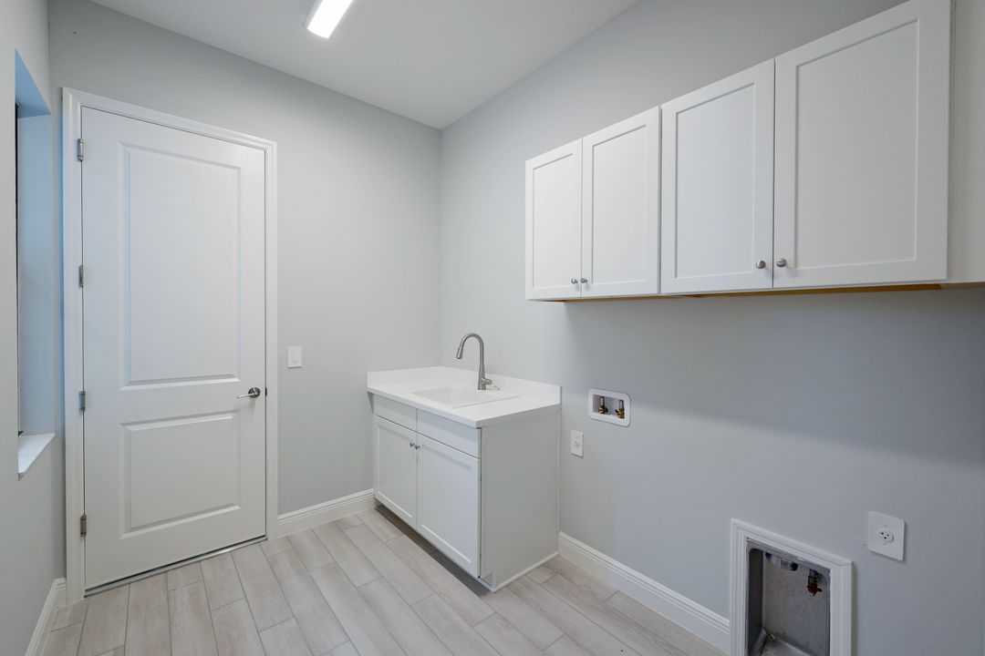 3995 Pegasus Wy, Naples, FL 34120