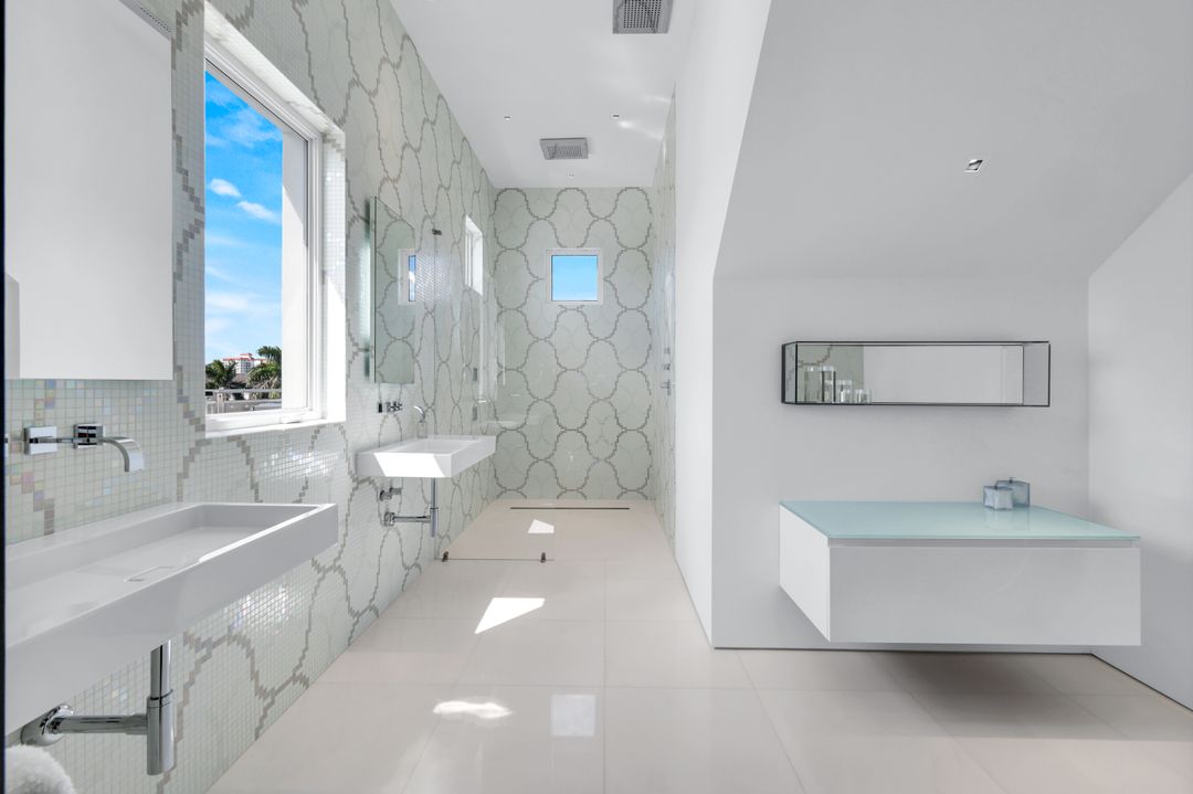 260 Channel Dr, Naples, FL 34108