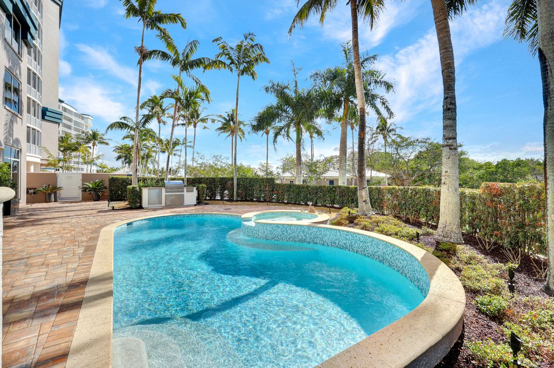 13675 Vanderbilt Dr #210, Naples, FL 34110