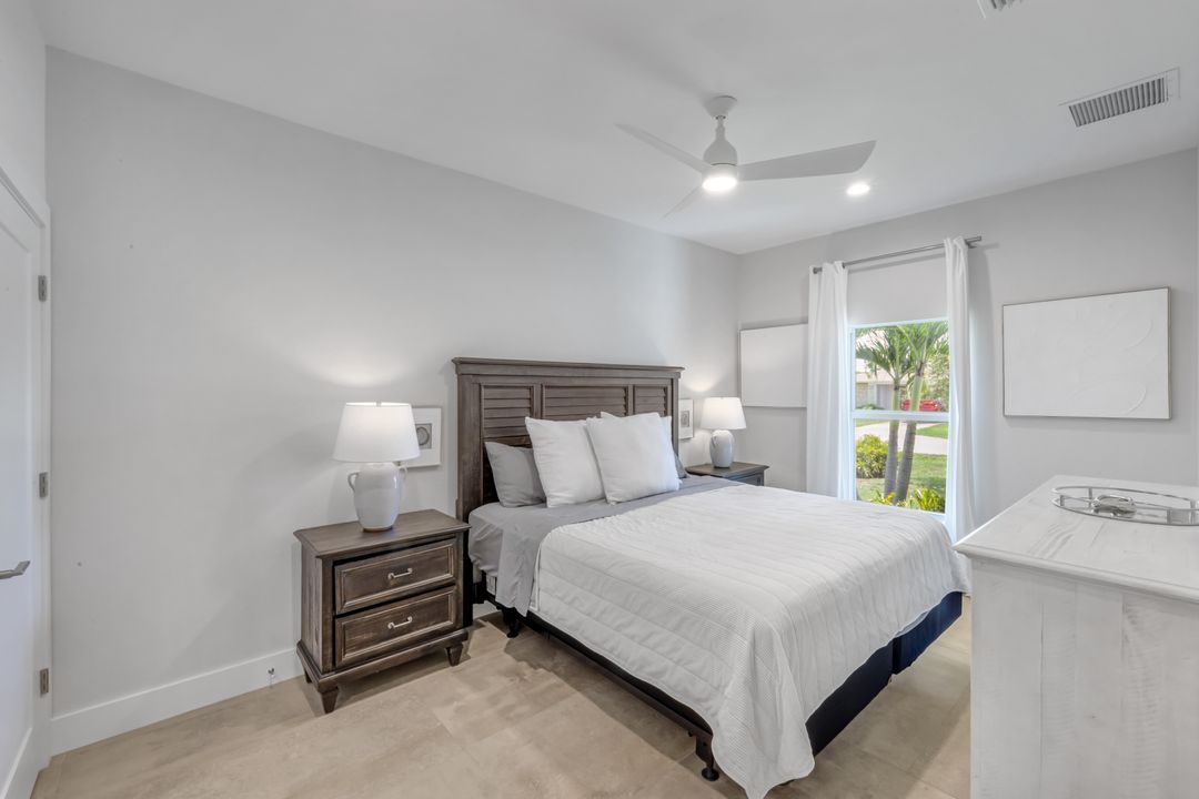 605 107th Ave N, Naples, FL 34108