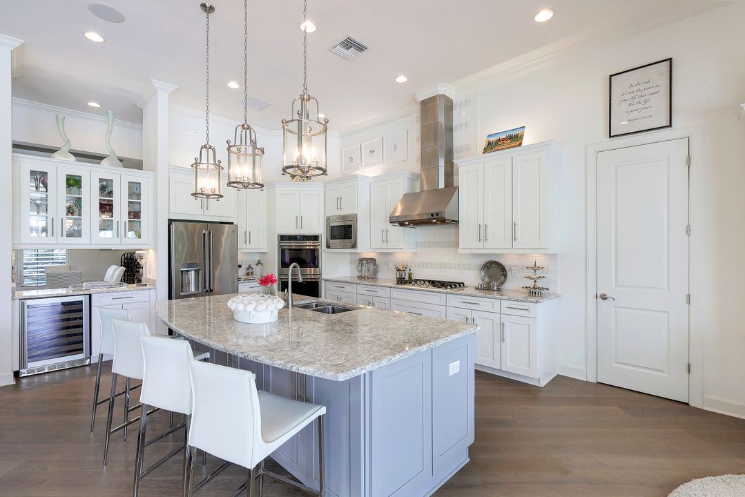 8668 Amour Ct, Naples, FL 34119