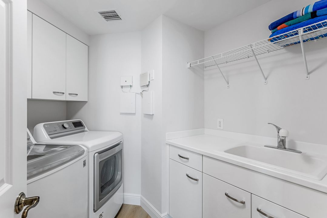 425 Cove Tower Dr  #1501, Naples, FL 34110