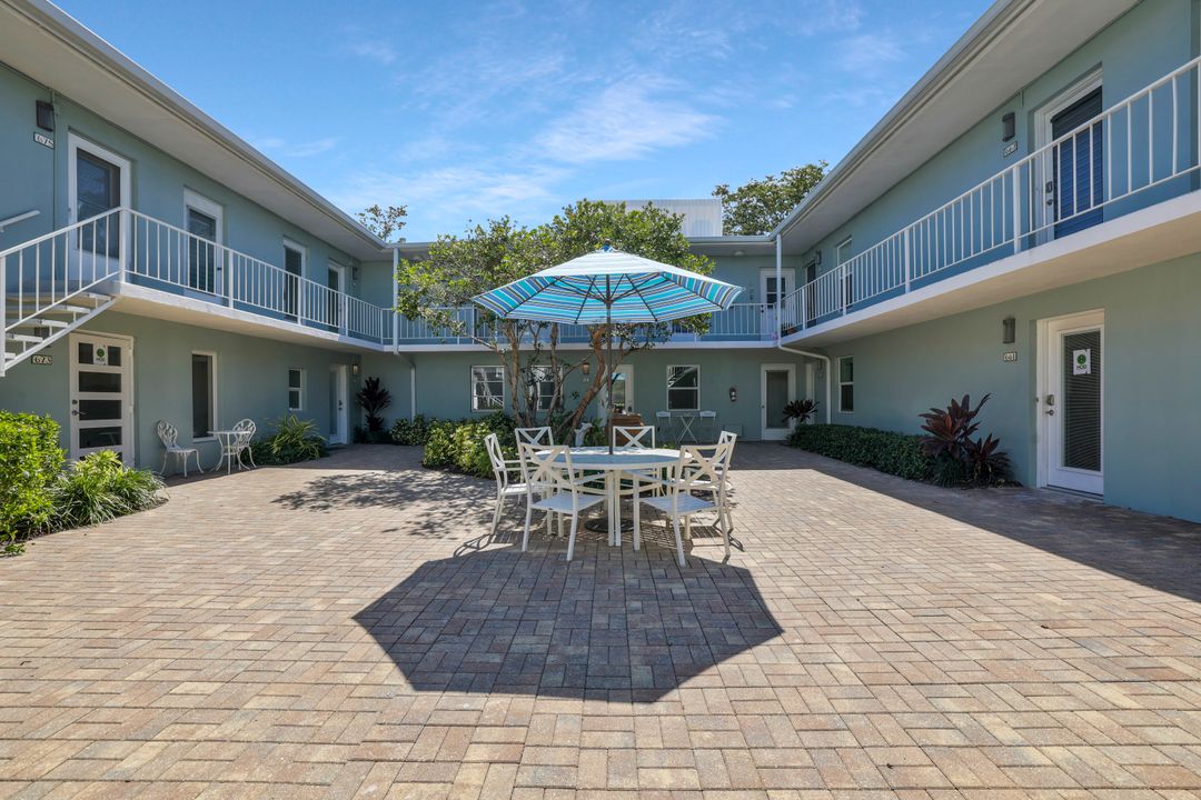 683 12th Ave S #683, Naples, FL 34102