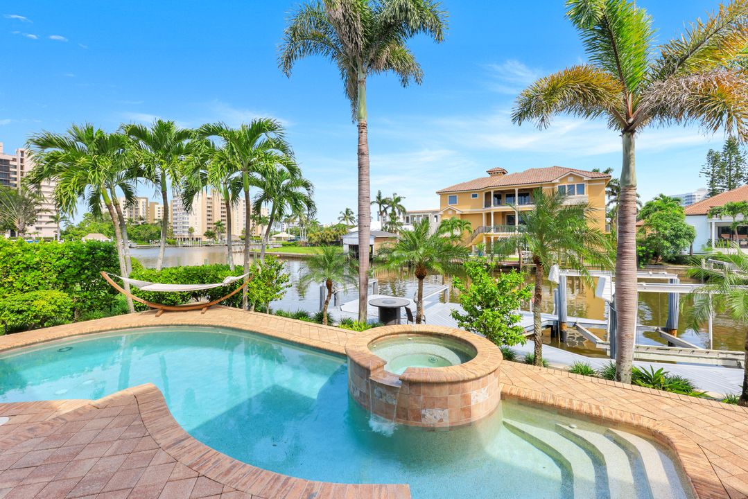 155 Heron Ave, Naples, FL 34108