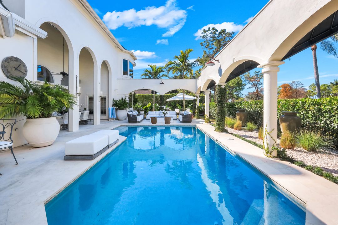 180 Edgemere Way S, Naples, FL 34105