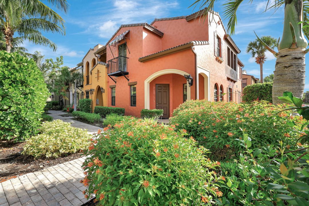 9037 Alturas St #3705, Naples, FL 34113