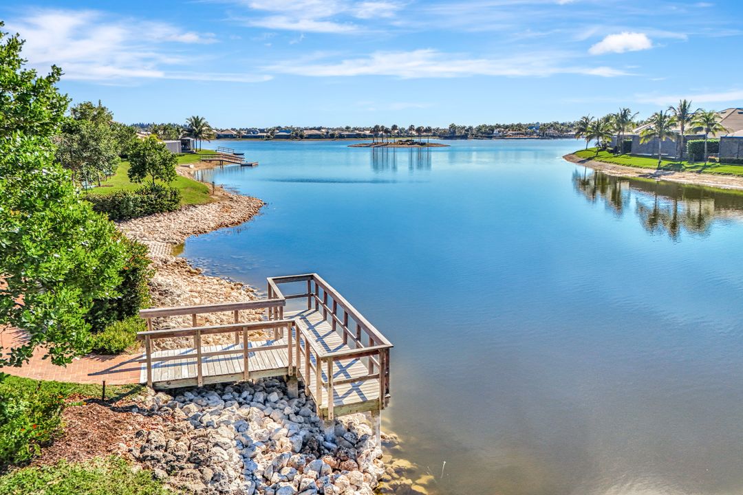 14863 Edgewater Cir, Naples, FL 34114