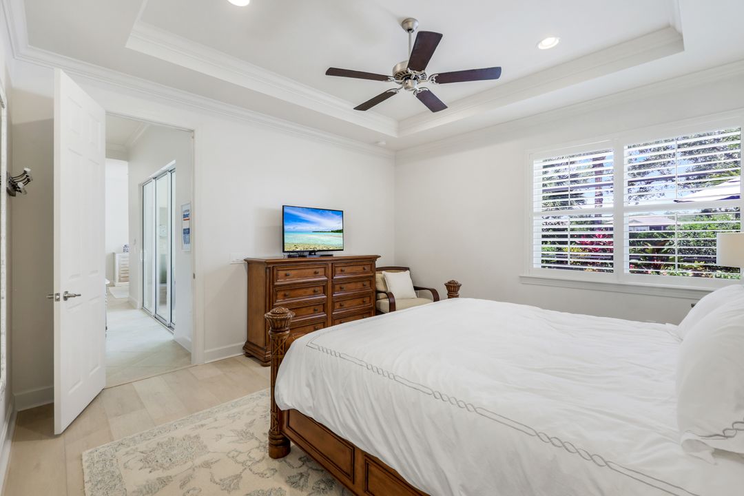 9578 Coquina Cir, Naples, FL 34120