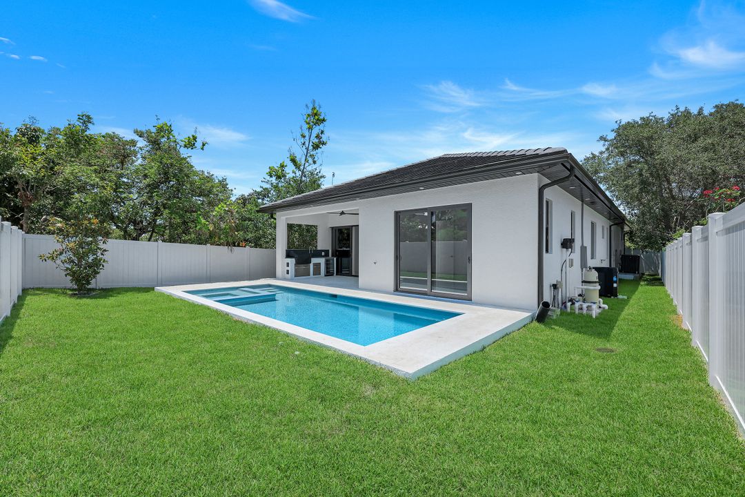 1312 Trail Terrace Dr, Naples, FL 34103