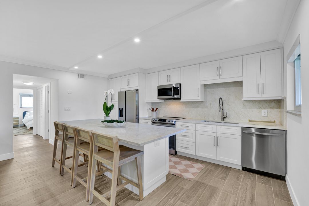 1100 Gulf Shore Blvd N #103, Naples, FL 34102